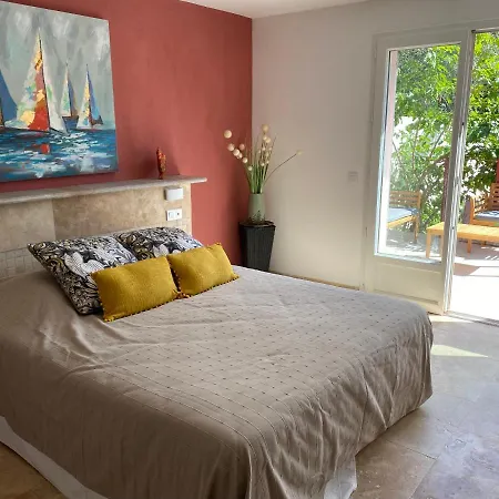 Casa Di Floumy Bed & Breakfast