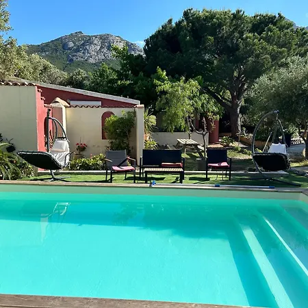 Casa Di Floumy Bed & Breakfast
