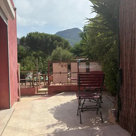 Casa Di Floumy Bed & Breakfast 4*