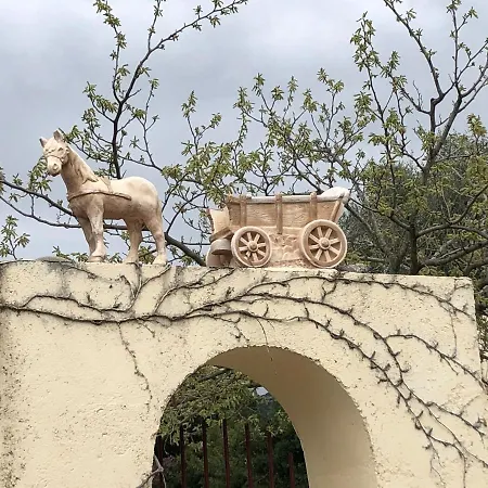 Casa Di Floumy Bed & Breakfast