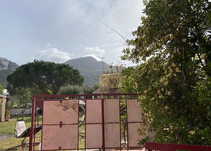 Casa Di Floumy Кальви