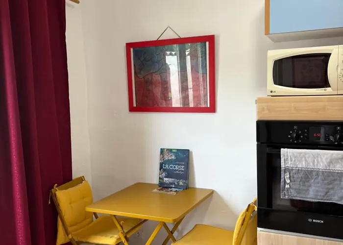 Casa Di Floumy Кальви